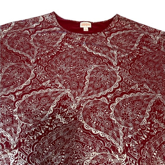 Lularoe Short Sleeve Top Size Large Burgundy Silver Paisley Print Metallic Sheen - Picture 2 of 10